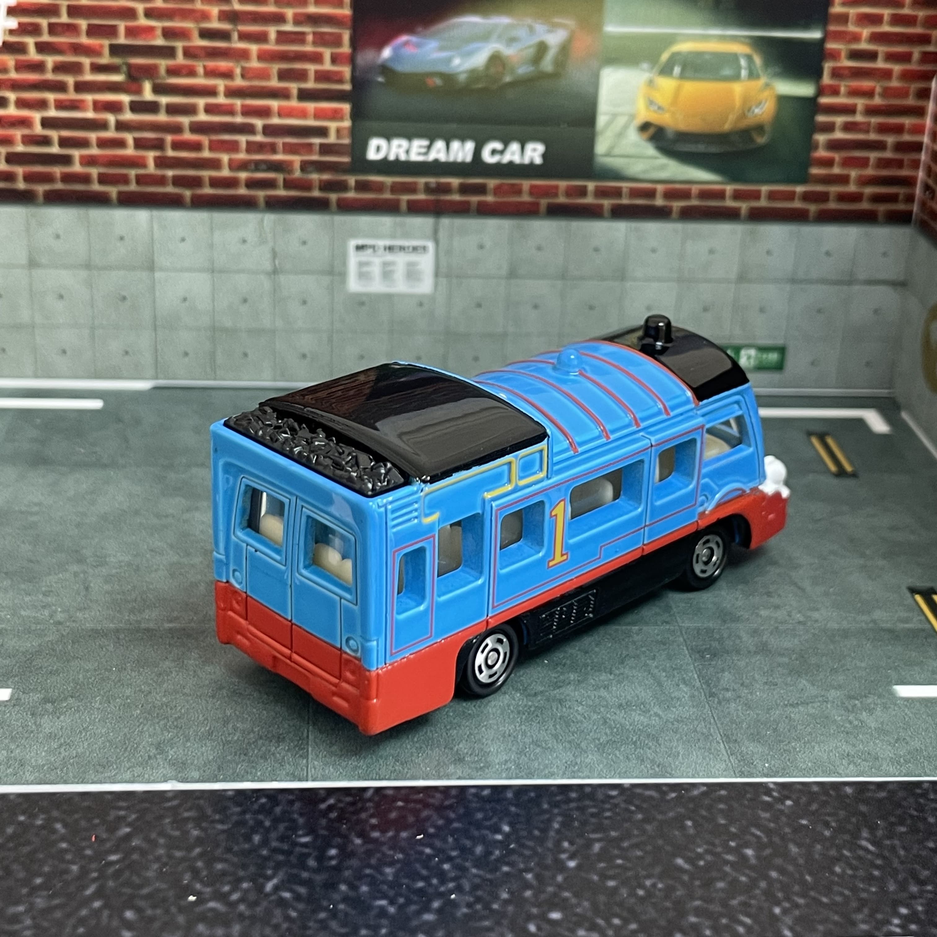 Takara Tomy Dream Tomica No.15 - Party Games Bus reseña y precio