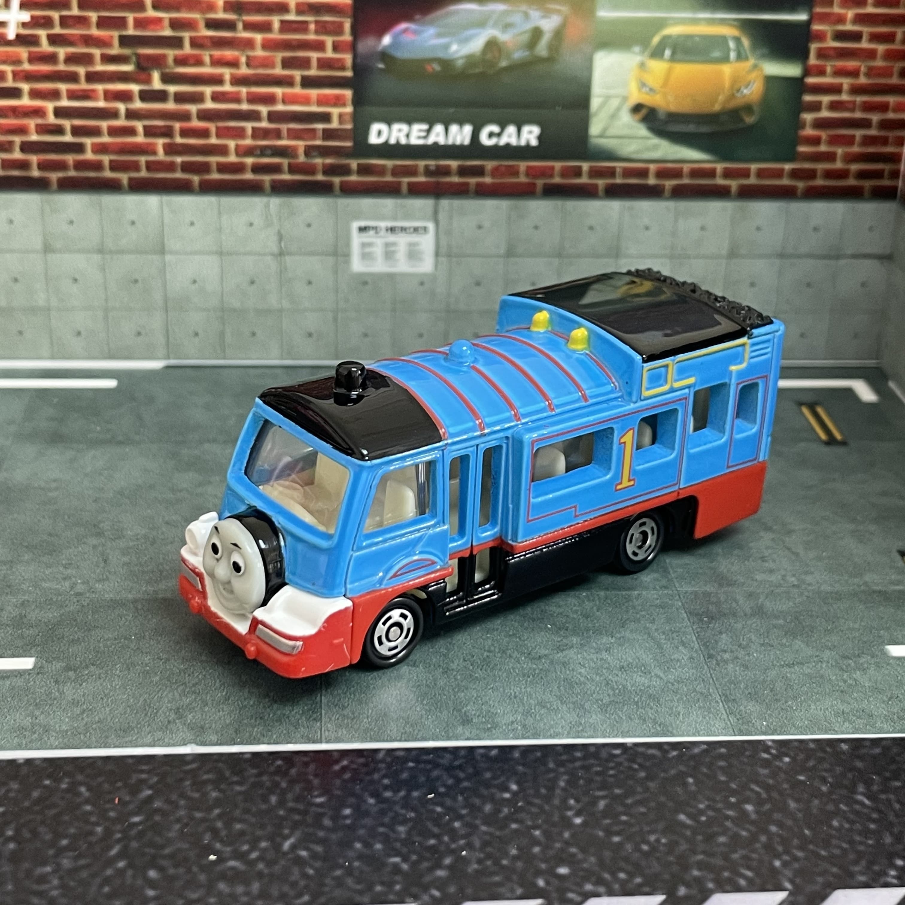 Takara Tomy Dream Tomica No.15 - Party Games Bus reseña y precio