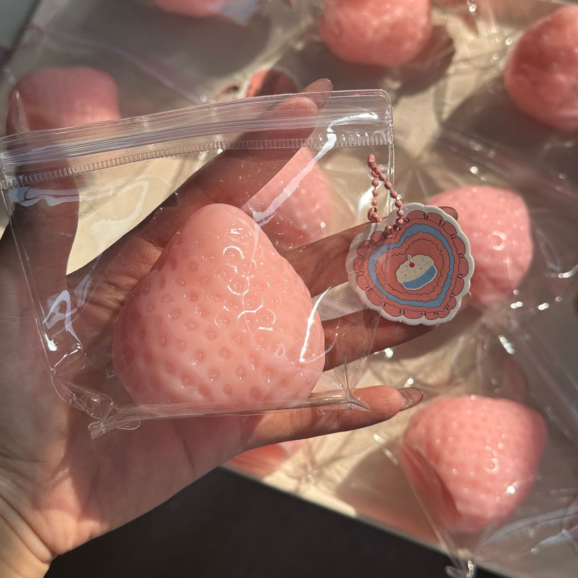 Strawberry Taba Squishy Fidget - Party Games Spy reseña y precio